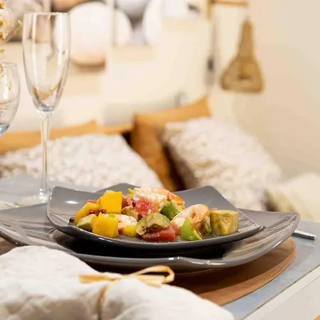 L'escale Sud Gironde - En Amoureux Avec Jacuzzi Privatif - Piscine - Massage Traiteur&brunch Possibles Appartamento Pompejac