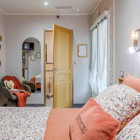 L'escale Sud Gironde - En Amoureux Avec Jacuzzi Privatif - Piscine - Massage Traiteur&brunch Possibles Pompejac